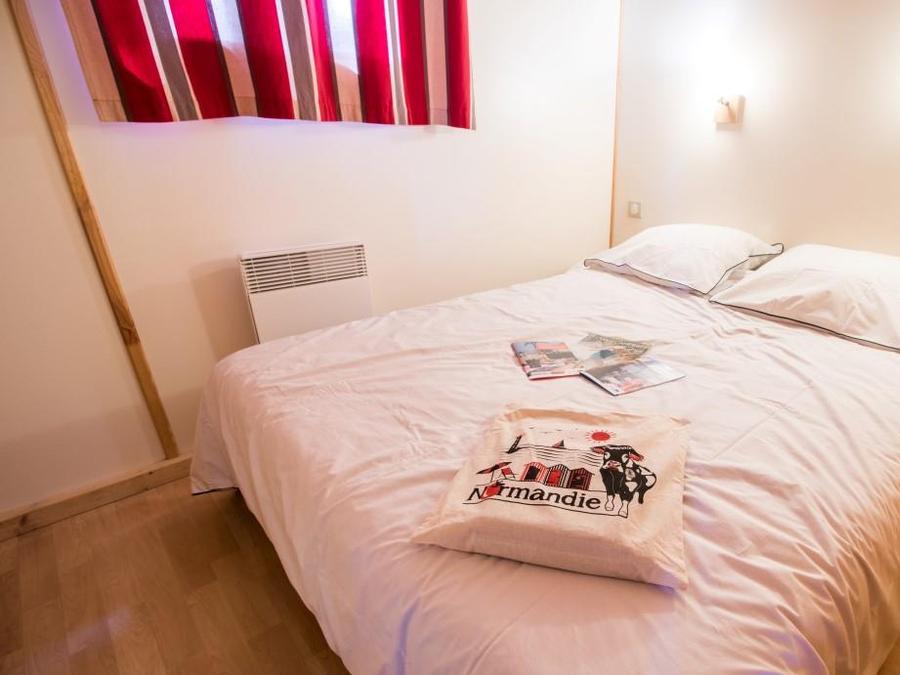 Chalet 4 personnes - Bois Confort 24m² 2 chambres + terrasse couverte + TV 4 pers 2