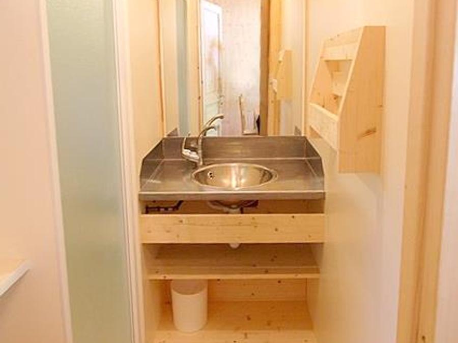 Chalet 4 personnes - Bois Confort 24m² 2 chambres + terrasse couverte + TV 4 pers 4