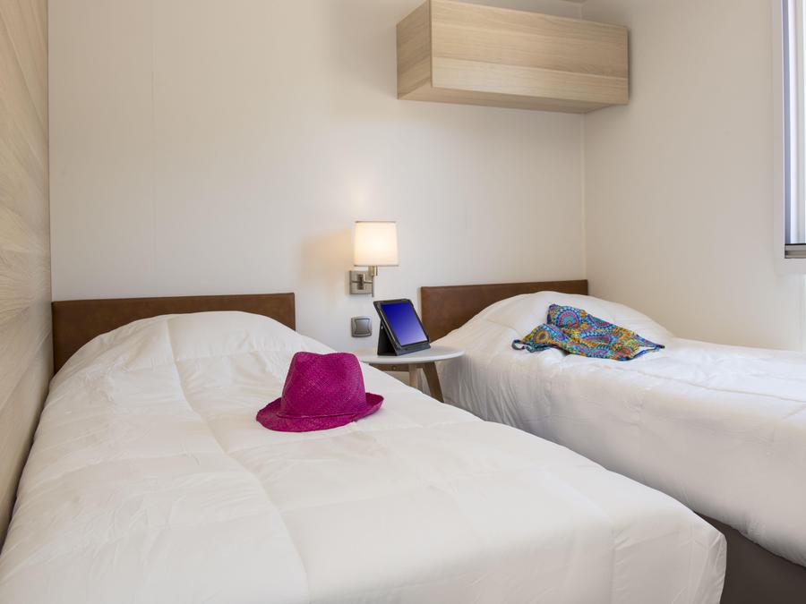 Mobilhome 4 personnes - VIP - 2 chambres - CLIM - TV - PLANCHA - LV 7