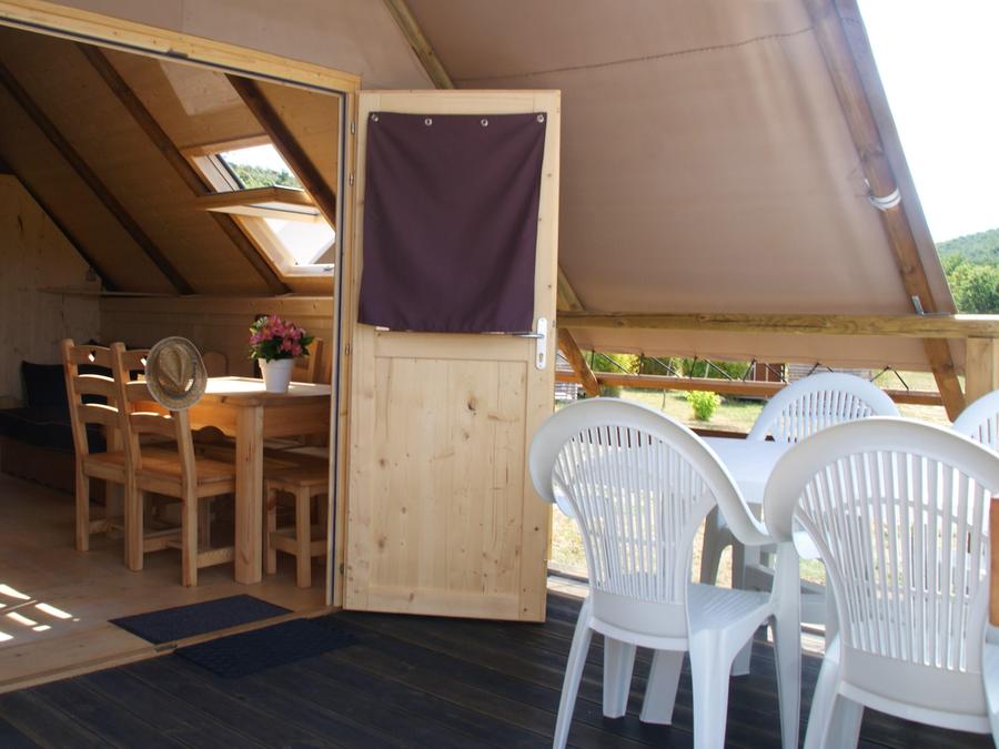 Tente en toile et en bois 5 personnes - Cabane du Trappeur 24m² CONFORT 2 chambres + climatisation 1