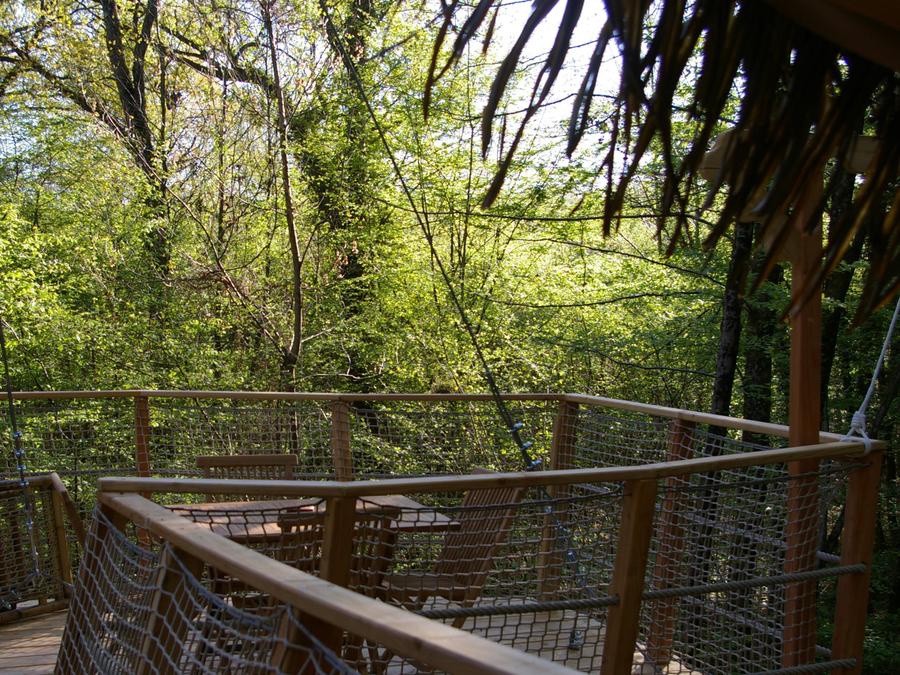 Hébergement 4 personnes - Cabane dans les arbres - Ecureuils 1