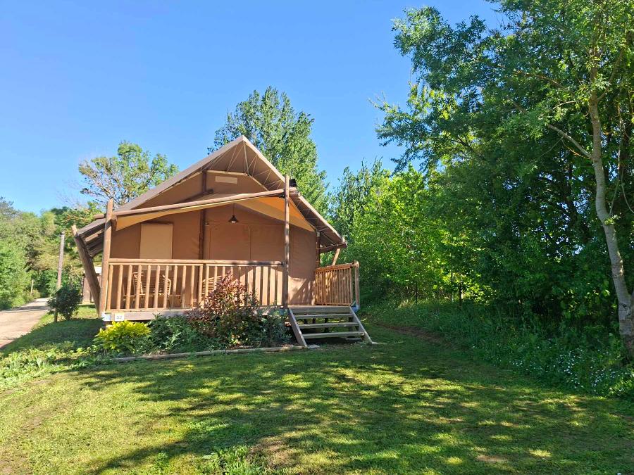 Bungalow toilé 6 personnes - Wood Lodge 26m² (3ch.-6pers.) + Terrasse (Avec sanitaires) 7