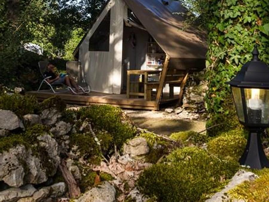 Tente en toile et en bois 4 personnes - Tente confort - 2 chambres - cuisine - sans sanitaires 4 pers. 2