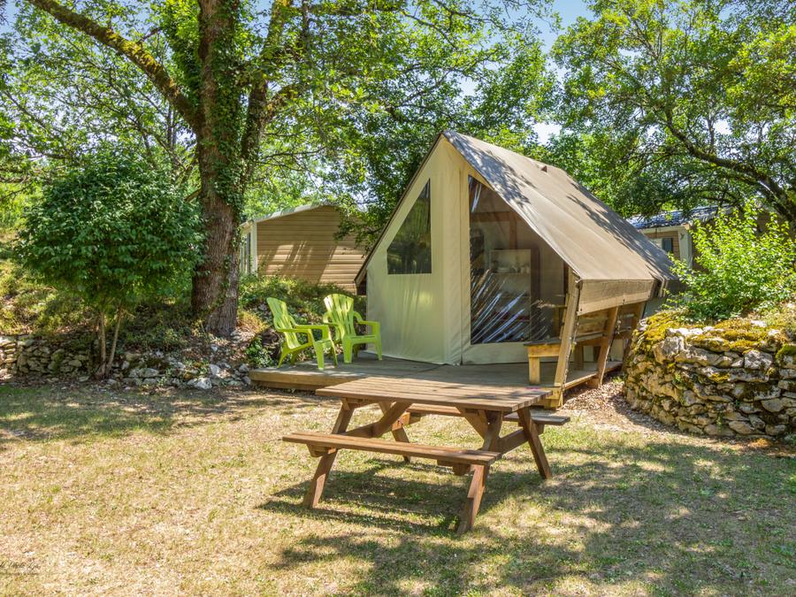 Tente en toile et en bois 4 personnes - Tente confort - 2 chambres - cuisine - sans sanitaires 4 pers. 0