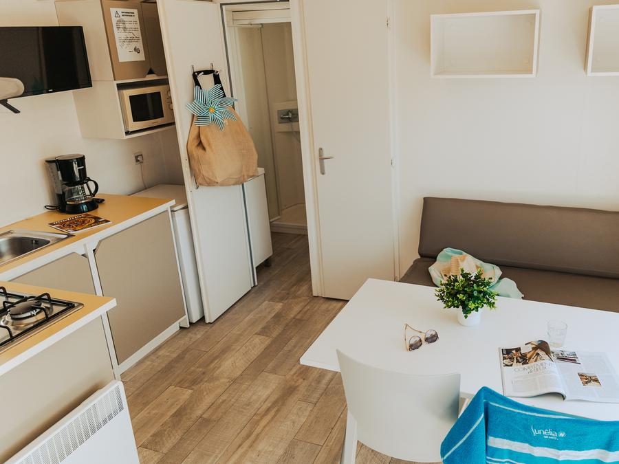 Mobilhome 4 personnes - LOISIR CONFORT 2ch/4p - 20m² - Terrasse intégrée 3