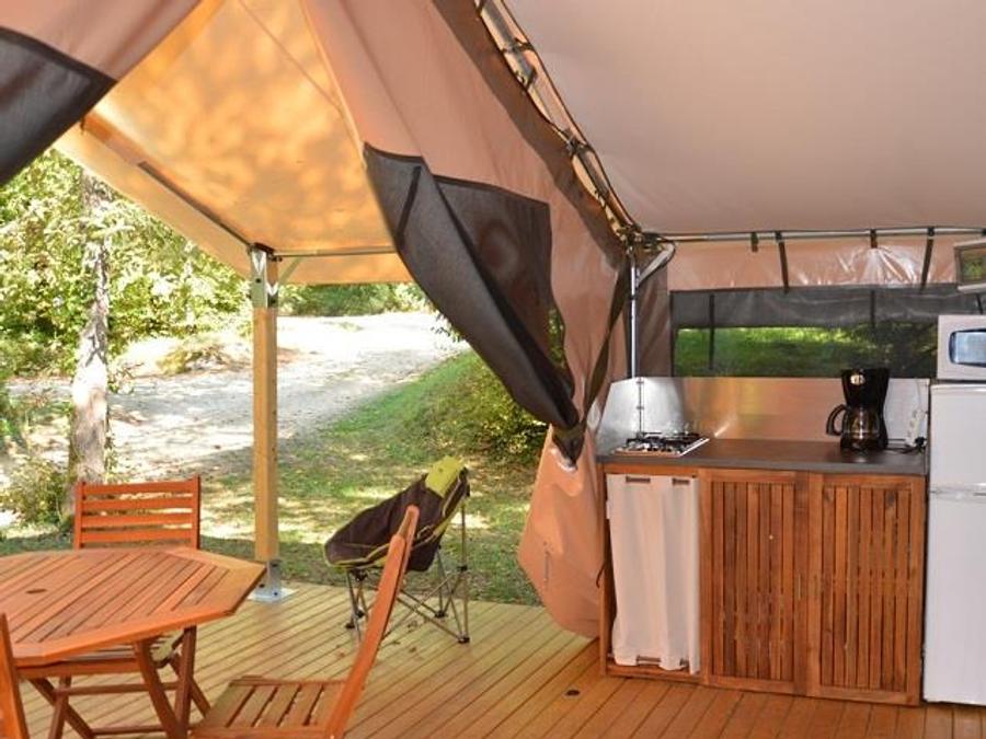Tente en toile et en bois 5 personnes - LODGE VICTORIA sans sanitaires 1