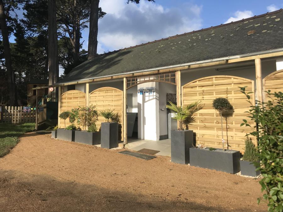 Bungalow 4 personnes - POD + chalet cuisine sans sanitaires (Animaux interdits) 2 adultes + 2 enfants 12
