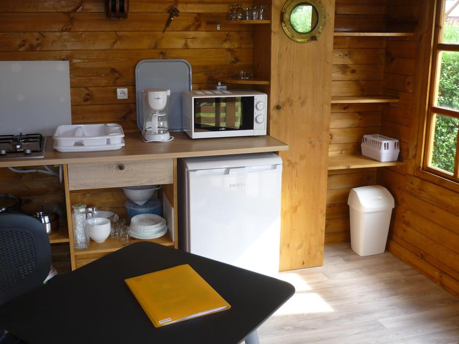 Bungalow 4 personnes - POD + chalet cuisine sans sanitaires (Animaux interdits) 2 adultes + 2 enfants 10