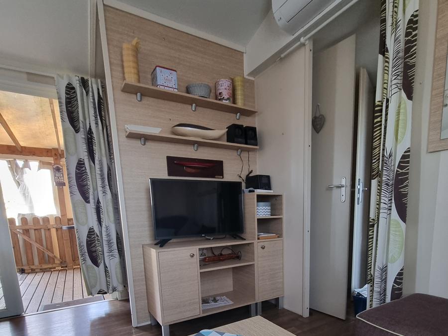 Mobilhome 6 personnes - 54 Résidence le lys 40m2 (2 salle de bains) +clim + LAVE VAISSELLE+TERRASSE COUVERTE 1/6 pers 3