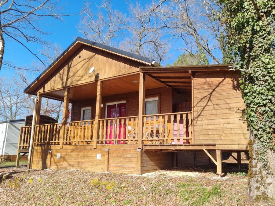 Chalet 5 personnes - 15 Chalet Les Pivoines 40m² + Télévison + Terrasse couverte+ Lave vaisselle 1/5 pers 0