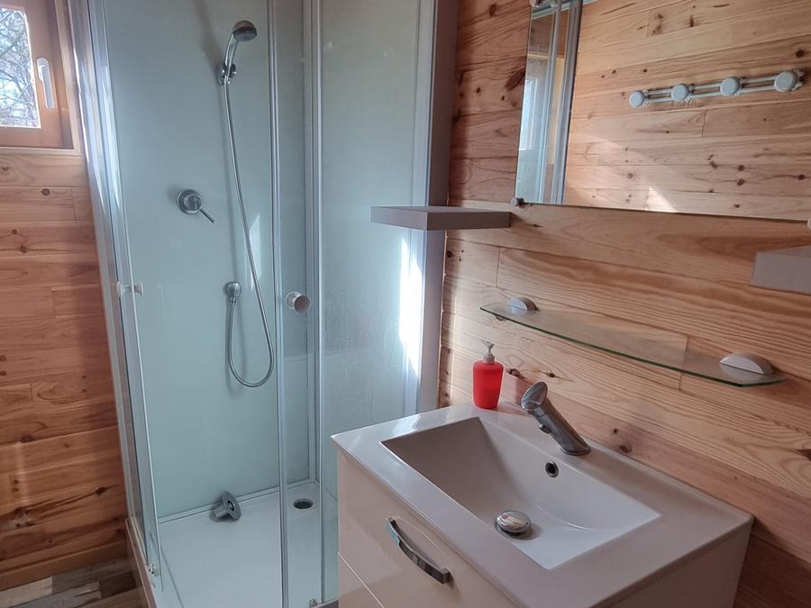Chalet 5 personnes - 74 Chalet Les Bleuets 40m² Terrasse couverte + télévision + Lave vaisselle 1/5 pers 8
