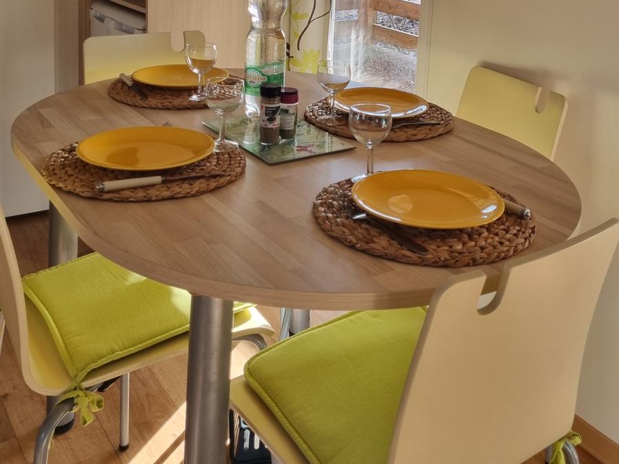Mobilhome 4 personnes - 35 Résidence Les Roses 28m2 Terrasse Couverte + Télevision + Cuisine d'été 1/4 pers 2