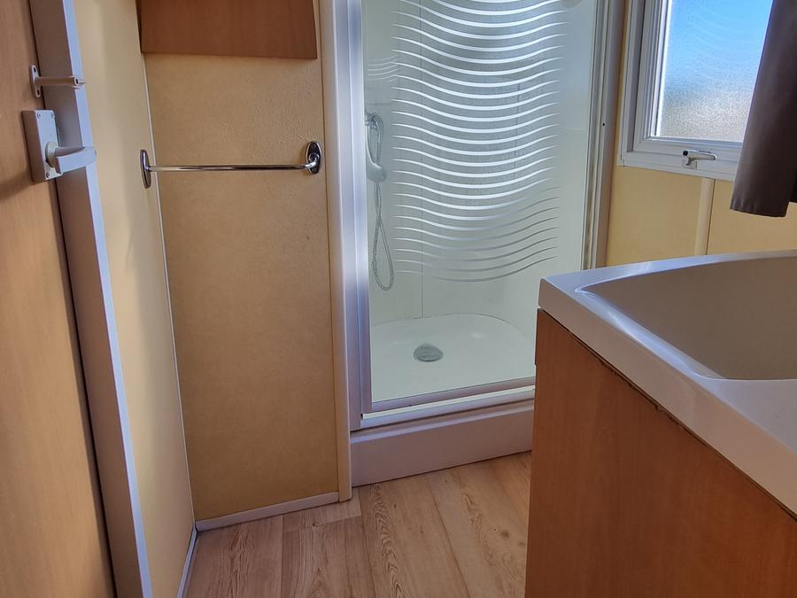 Mobilhome 6 personnes - 07 Résidence La Garenne, 32m2, 3chambres, clim + Terrasse Couverte + télévision + Lave-vaisselle 1/6 pers 6