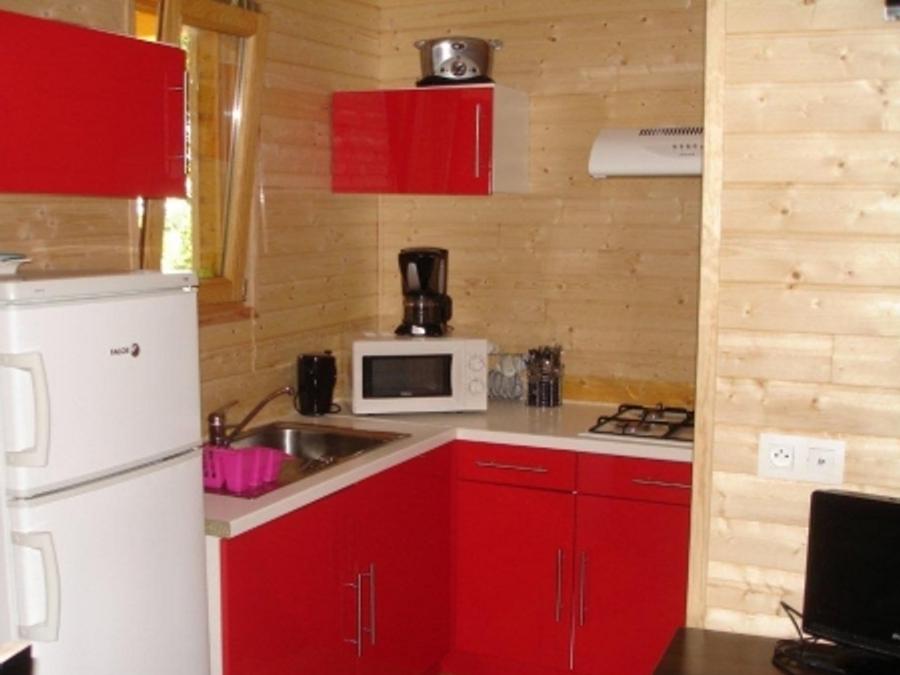 Chalet 5 personnes - 31 Chalet Soleil couchant 35m² + lave vaisselle + Terrasse couverte + Télévision 1/5 pers 2