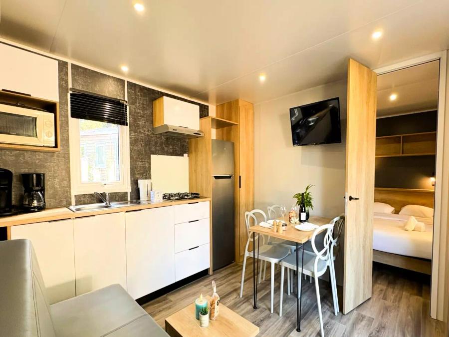 Mobilhome 6 personnes - 3 Pièces 6 Personnes Climatisé + TV (4 adultes + 2 enfants -12 ans max) 12
