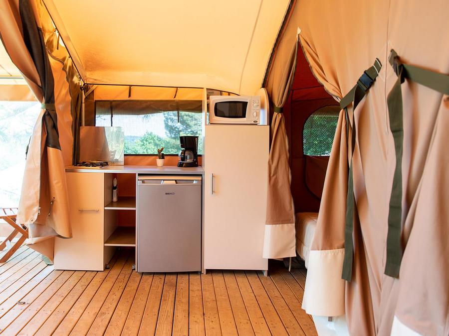 Tente en toile et en bois 5 personnes - Lodge sans sanitaire 2