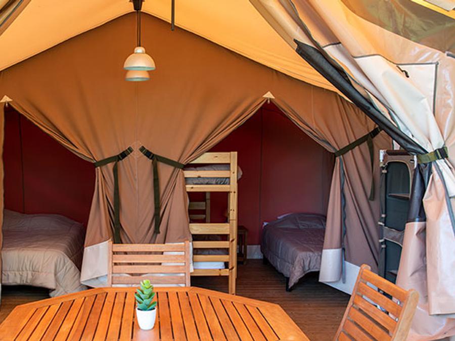 Tente en toile et en bois 5 personnes - Lodge sans sanitaire 1