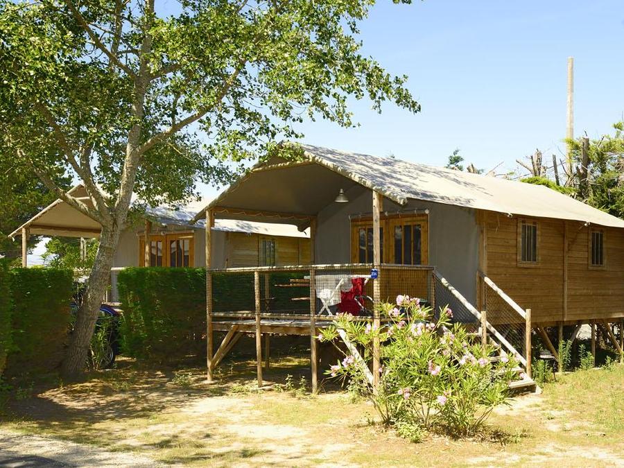 Tente en toile et en bois 4 personnes - Cabane Lodge Bois sur pilotis Standard 38m² (2 chambres) dont terrasse couverte de 8m² 4 pers. 1