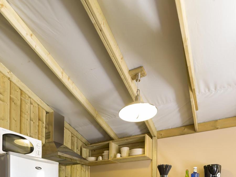 Tente en toile et en bois 4 personnes - Sweetflower sur pilotis Confort 43m² (2 chambres) + terrasse semi-couverte de 11 m² + TV - 4 pers 3