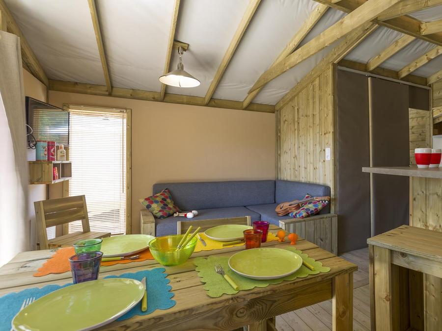 Tente en toile et en bois 4 personnes - Sweetflower sur pilotis Confort 43m² (2 chambres) + terrasse semi-couverte de 11 m² + TV - 4 pers 2