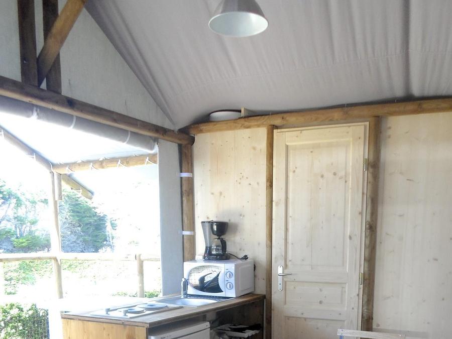 Tente en toile et en bois 4 personnes - Cabane Lodge Bois sur pilotis Standard 34m² (2 chambres) dont terrasse couverte de 11m² + TV 4 pers. 1