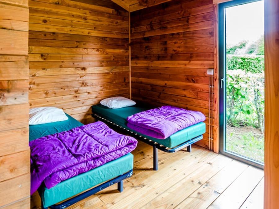 Chalet 6 personnes - Confort 50m² - 3 chambres + terrasse couverte + TV + four 9