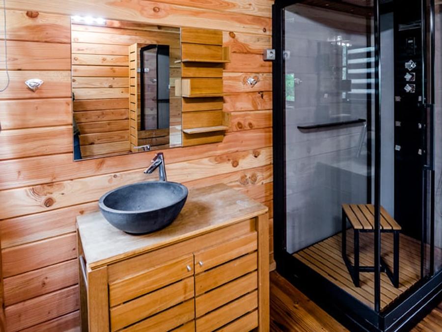 Chalet 6 personnes - Confort 50m² - 3 chambres + terrasse couverte + TV + four 11