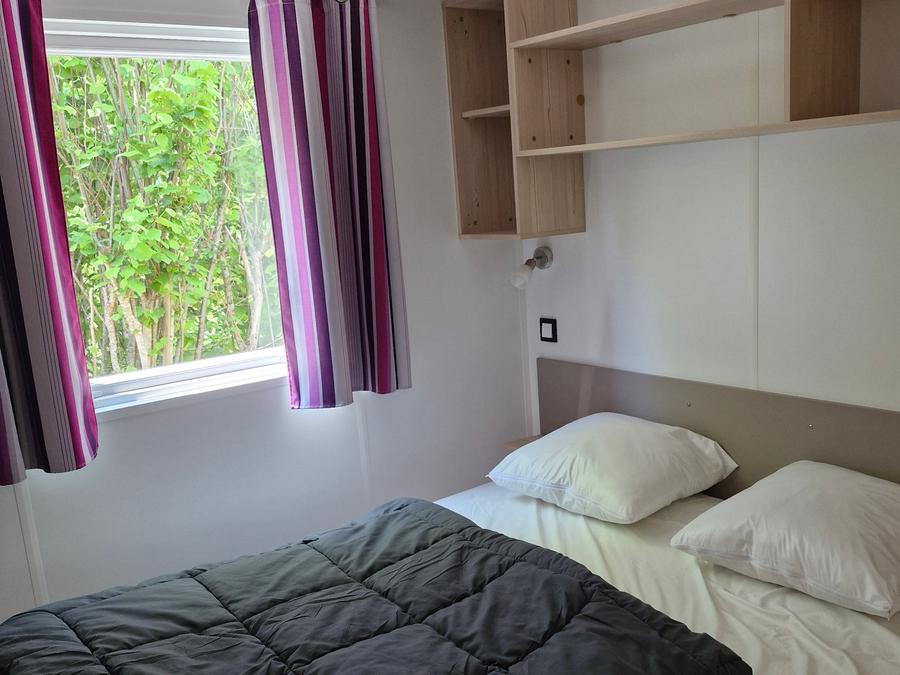 Mobilhome 6 personnes - Limousin Confort 36m² (3 ch -6pers) + terrasse couverte + TV + lave-vaisselle 15