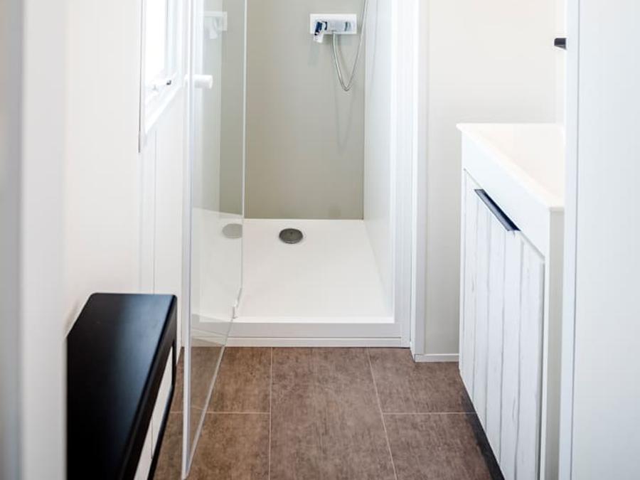 Mobilhome 6 personnes - Limousin Confort 36m² (3 ch -6pers) + terrasse couverte + TV + lave-vaisselle 7