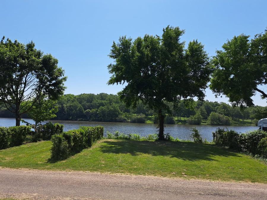 Mobilhome 6 personnes - Mobil-Home Limousin Confort 30m² Vue lac (3ch-6pers)+terrasse couverte+TV 2