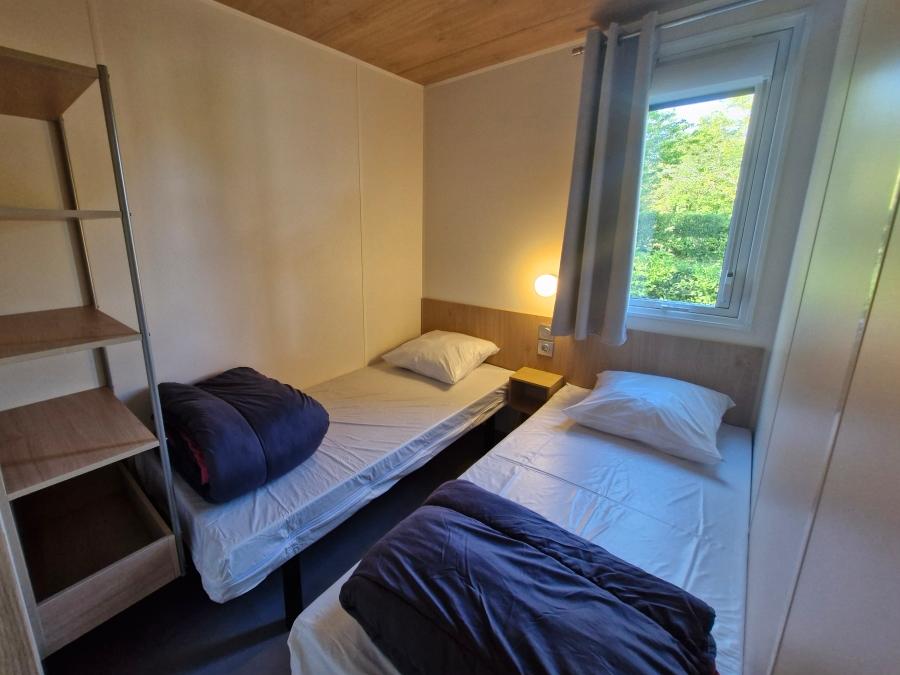 Mobilhome 4 personnes - Aquitaine Premium vue Lac 29m² 2ch-4p+terrasse couverte+ TV + lave-vaisselle +chiliennes 6