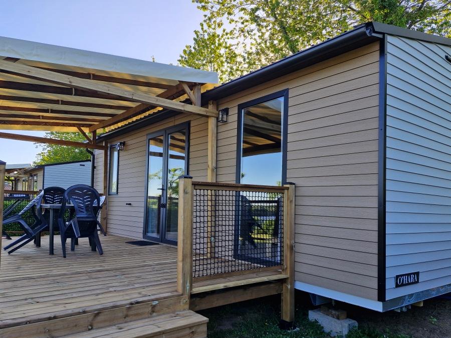 Mobilhome 4 personnes - Aquitaine Premium vue Lac 29m² 2ch-4p+terrasse couverte+ TV + lave-vaisselle +chiliennes 2