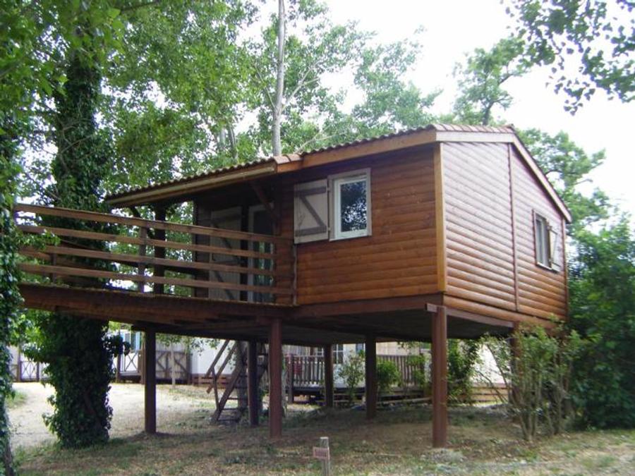 Chalet 4 personnes - sur pilotis à 2mètres de hauteur 2/4 places 30m² 0