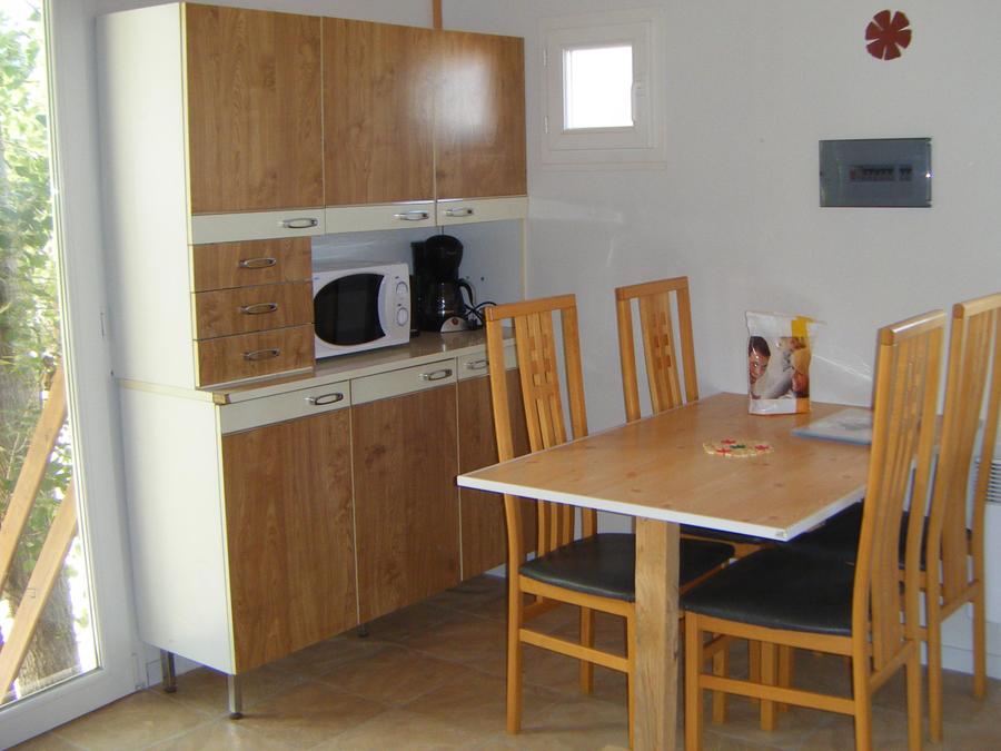 Chalet 4 personnes - sur pilotis à 2mètres de hauteur 2/4 places 30m² 2