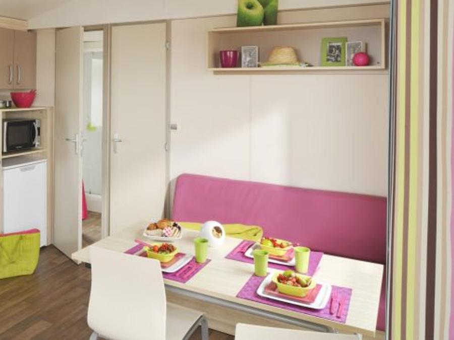 Mobilhome 4 personnes - Côté Confort 25m² (2 chambres) + TV + Terrasse intégrée - Arrivée Samedi 2