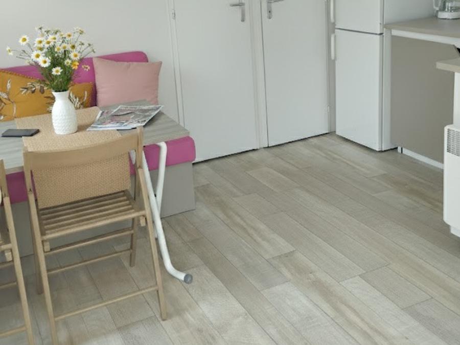 Mobilhome 4 personnes - Confort 25m² (2 chambres) + TV + Terrasse intégrée - Arrivée Dimanche 7