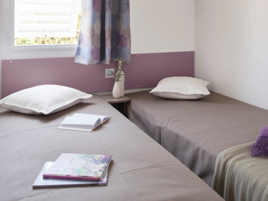 Mobilhome 6 personnes - Standard 32m² (3 chambres) + TV + Terrasse Couverte - Arrivée Dimanche 4