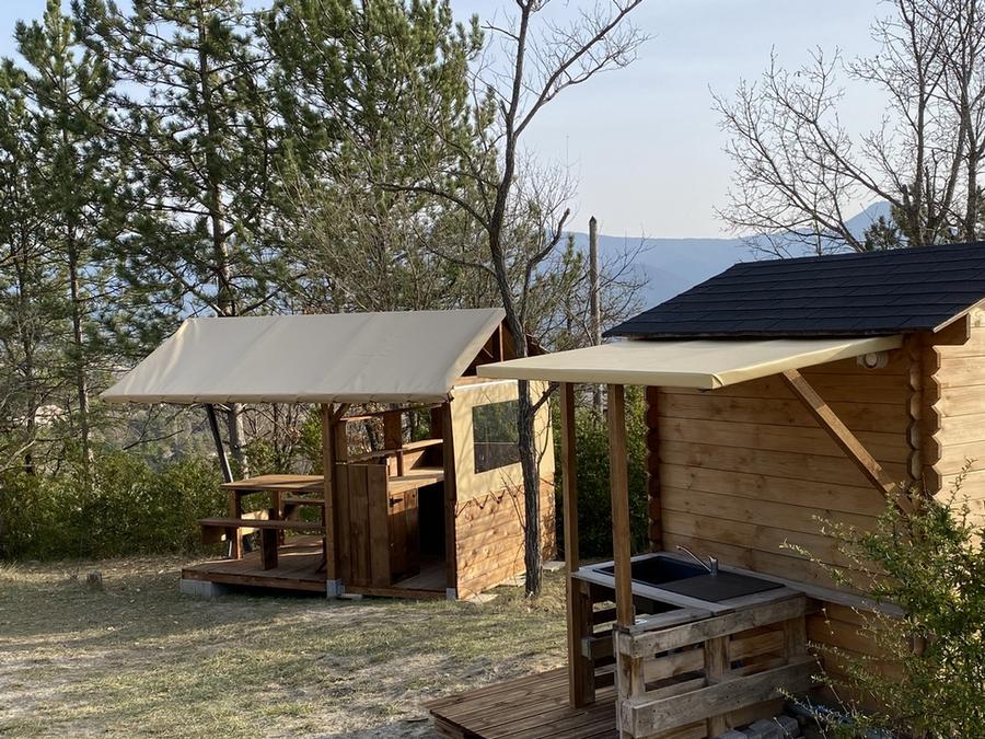 Hébergement 4 personnes - Cabane Insolite