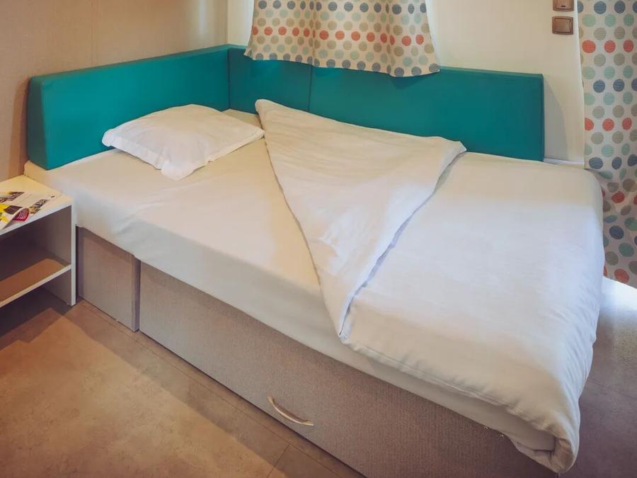 Mobilhome 7 personnes - Salon Premium à 3 chambres avec cuisine extérieure 5