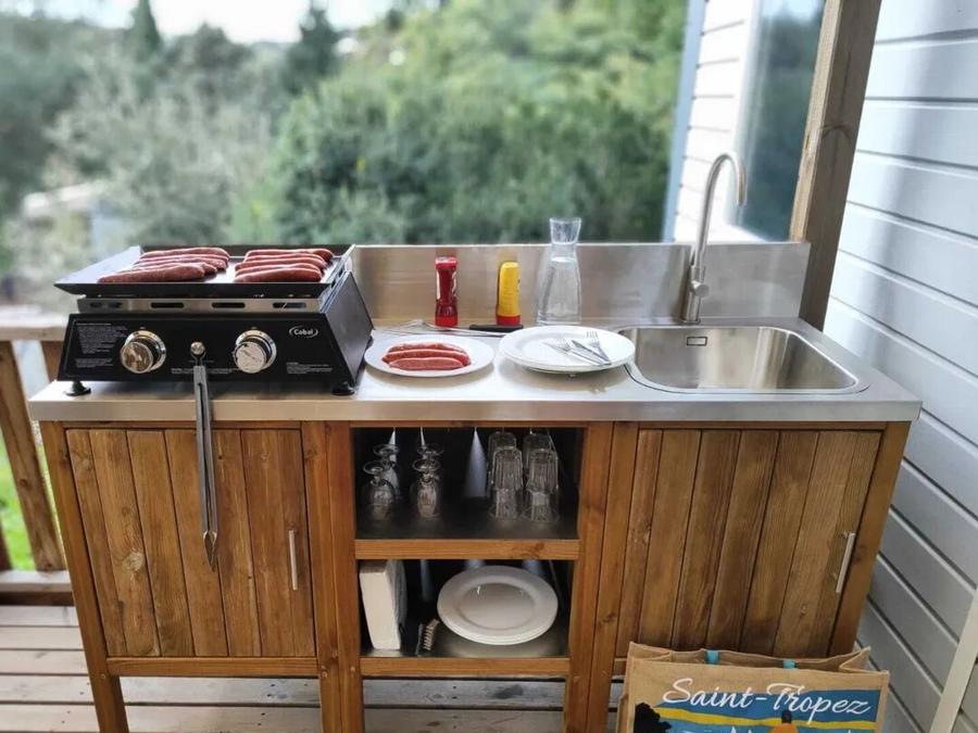 Mobilhome 7 personnes - Salon Premium à 3 chambres avec cuisine extérieure 1