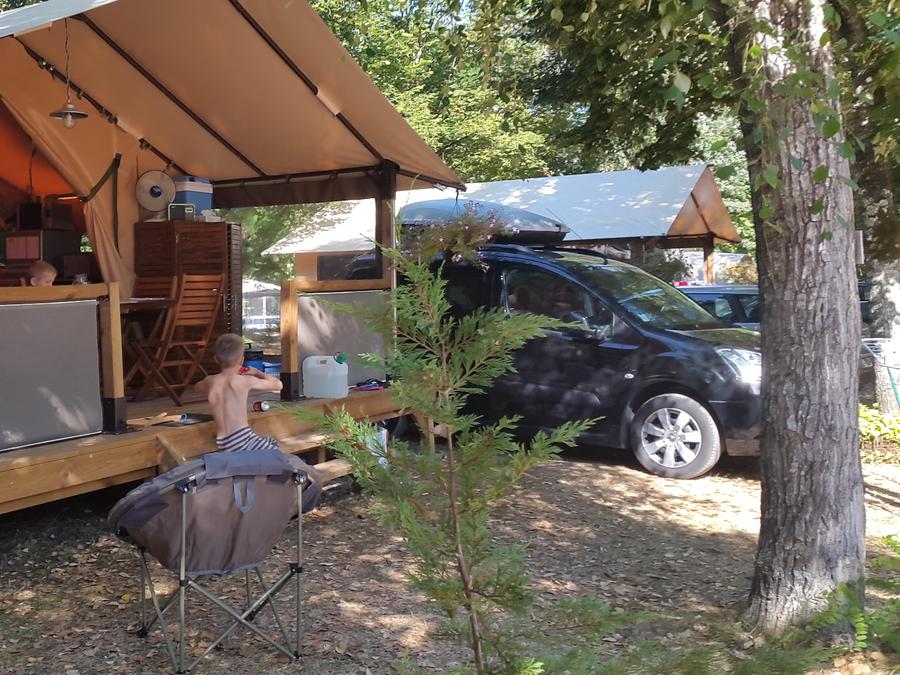 Tente en toile et en bois 5 personnes - VICTORIA LODGE - sans sanitaires 20 m² 0