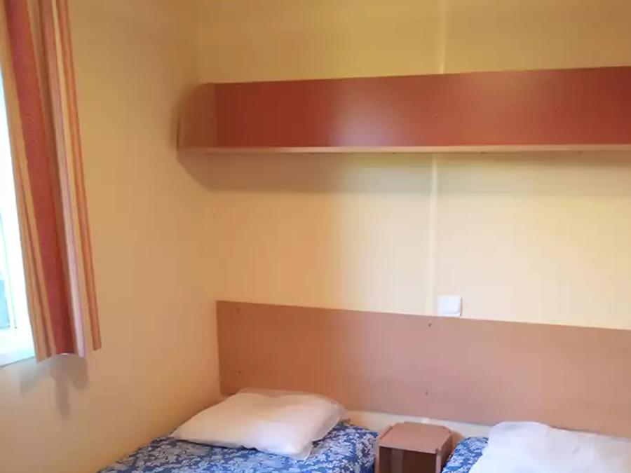Mobilhome 6 personnes - mobil home 5/6 personnes, avec sanitaires et tv avec terrasse couverte 5
