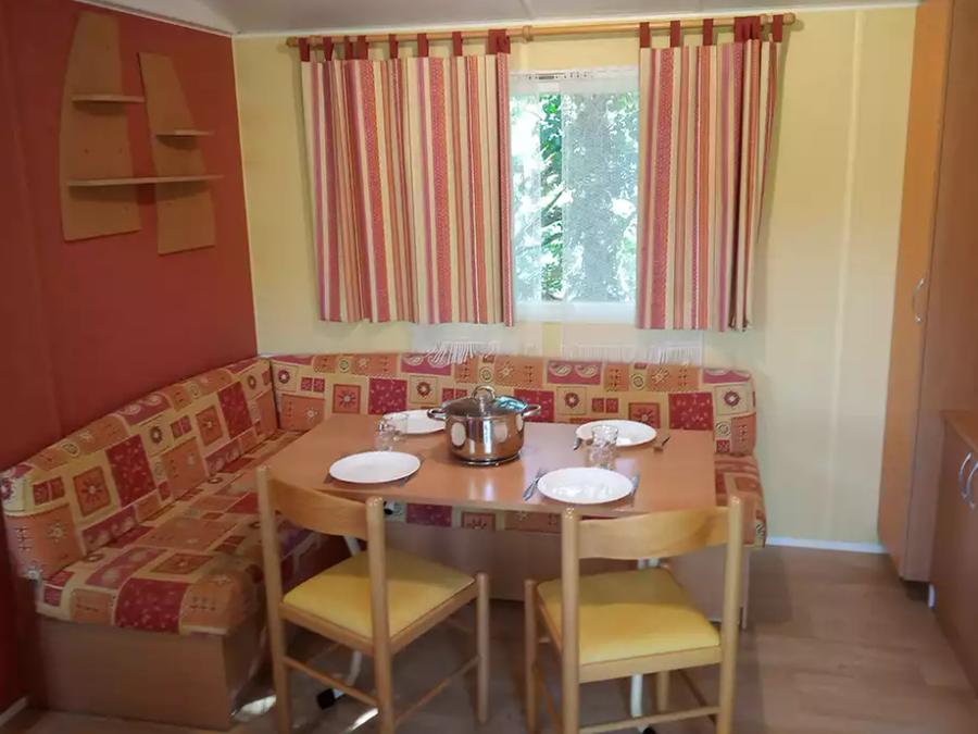 Mobilhome 6 personnes - mobil home 5/6 personnes, avec sanitaires et tv avec terrasse couverte 2