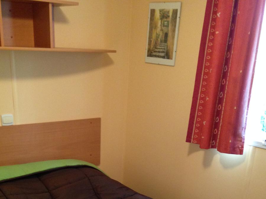 Mobilhome 5 personnes - mobil home 4/5 personnes, avec sanitaires et tv avec terrasse couverte 2
