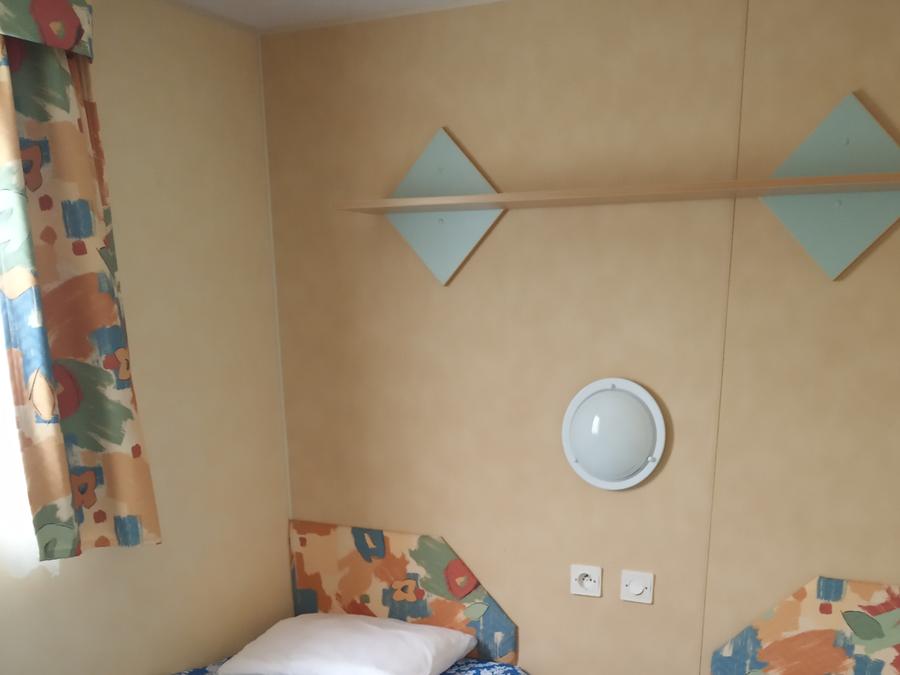 Mobilhome 5 personnes - mobil home 4/5 personnes, avec sanitaires et tv avec terrasse couverte 4