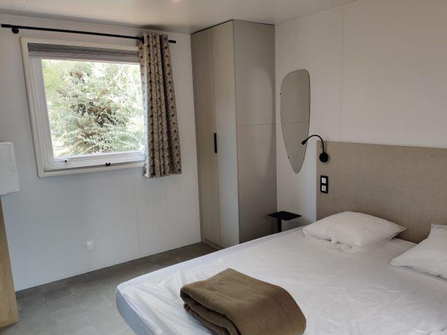 Mobilhome 5 personnes - C- Mobil-home Hélios - PMR - climatisé - 2 chambres 32m² avec terrasse couverte 3