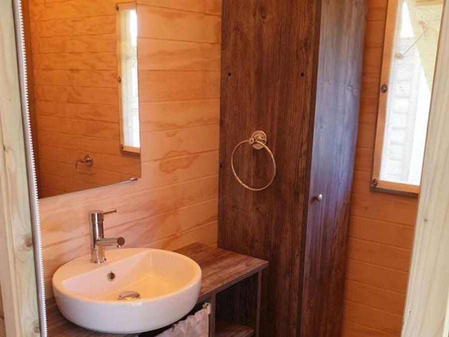 Tente en toile et en bois 5 personnes - C- Lodge pilotis - 2 chambres 24m² avec terrasse couverte 4