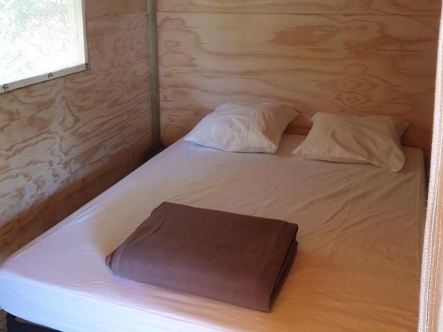 Tente en toile et en bois 5 personnes - C- Lodge pilotis - 2 chambres 24m² avec terrasse couverte 3