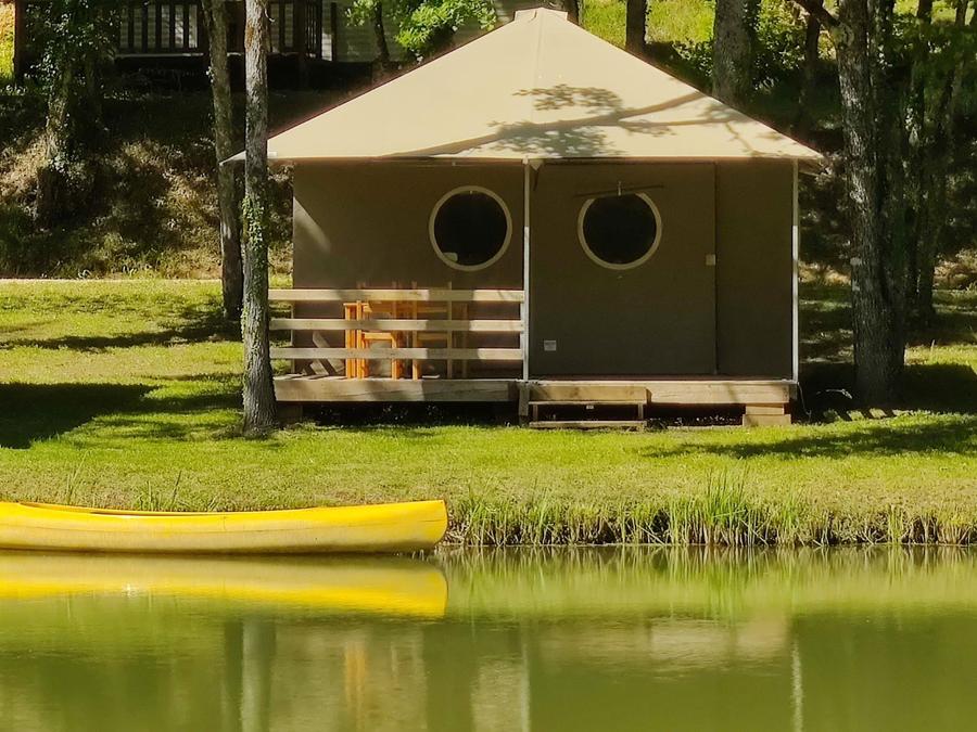 Bungalow toilé 5 personnes - TENTE LODGE 40 M2 SANS SANITAIRES - AU BORD DE L'ETANG DE PECHE 0