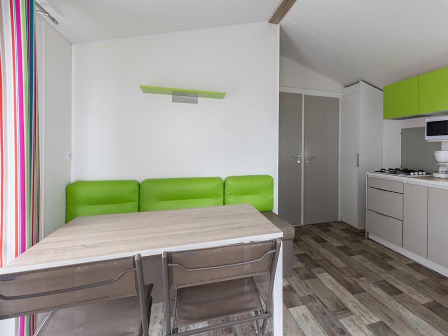 Mobilhome 4 personnes - MALAGA 27m² - 2 chambres avec terrasse bois semi couverte. 4